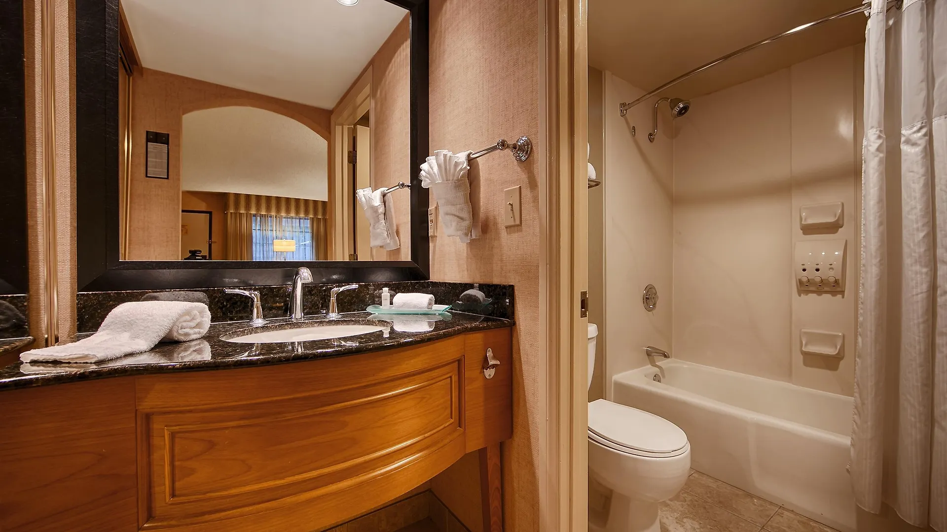 Best Western Plus Las Brisas Hotel Palm Springs