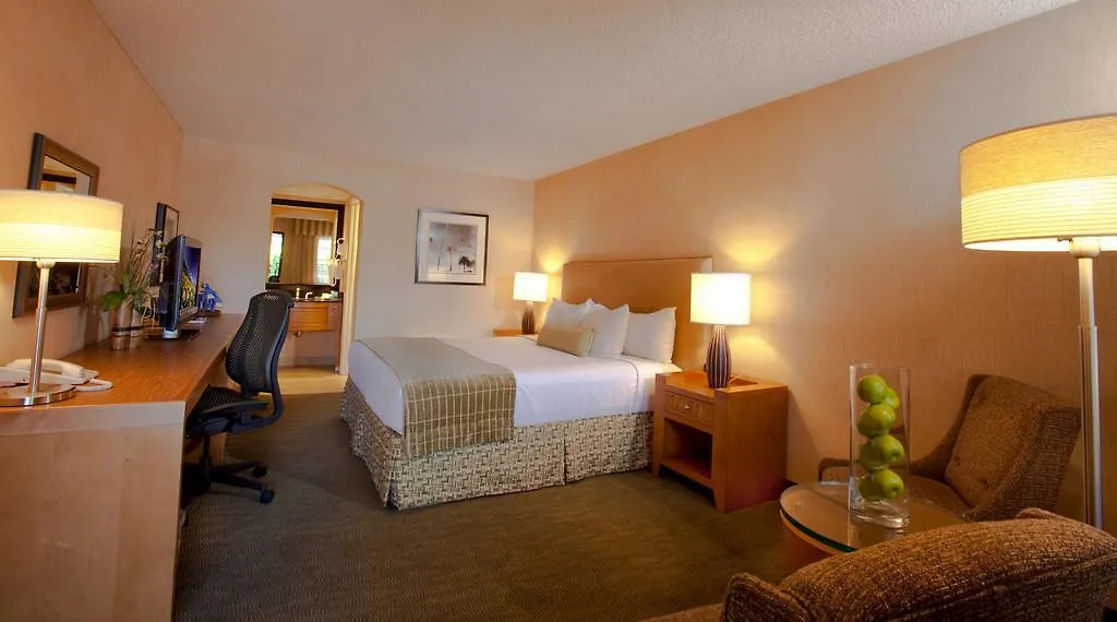 Best Western Plus Las Brisas Hotel Palm Springs