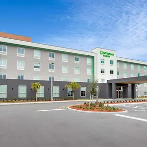 Wyndham Garden Airport - Free Airport Shuttle ארצות הברית
